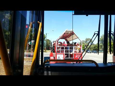 [Transperth] Path Transit Driver Follows Retired 1960 Fire Engine On Morley Drive