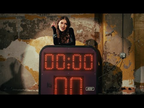 Elle Winter- Keeping Score (Official Video)