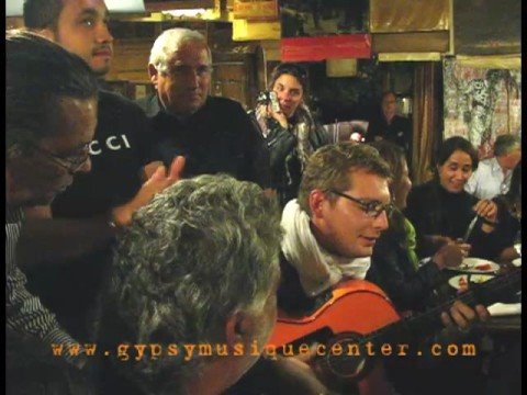 El Rubio de Mezcla de Paris et Famille Reyes (Gipsy Kings)