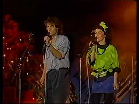 Peter Vašo a Beáta  deťom