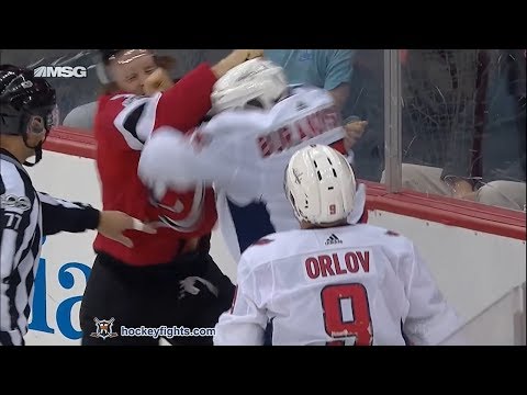 Andre Burakovsky vs Blake Coleman