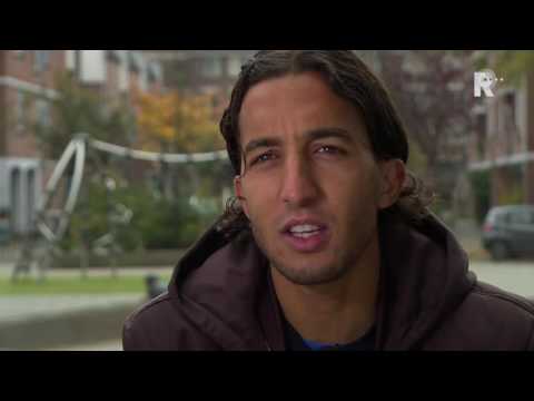 Een reportage over de mooie  loopbaan van Nasser El Khayati