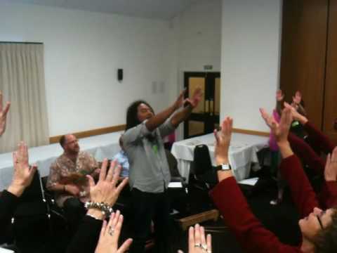 Malcalm Lakatani teaching "Tipaio" at NZUT workshop