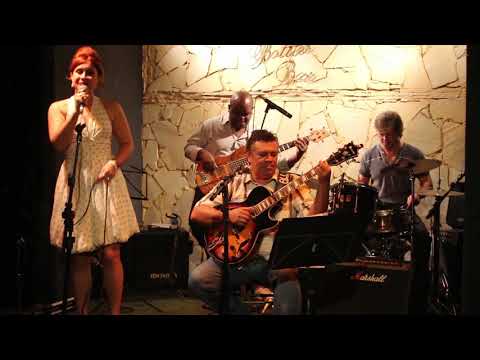 Julia Ferreira - Samba de Verão ao vivo no Beco das Garrafas