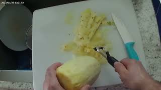 Removing pineapple hairs