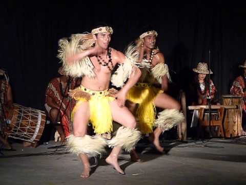 Male Tahitian dancers