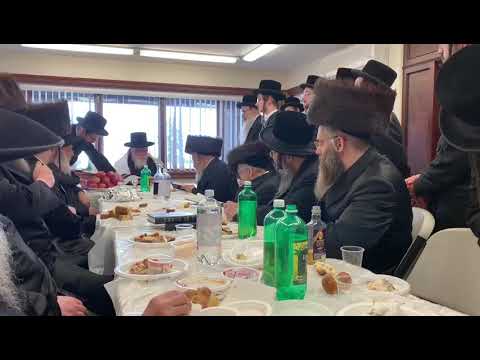 Skver Rebbe Attending A Seudas Bris - Nissan 5779