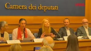 Famiglia nel bosco, Catherine Trevallion: «Mai vista crudeltà come questa su bambini»