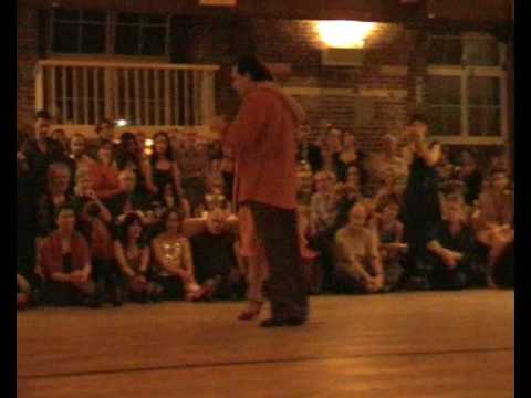  Giselle Anne  and  Gustavo Naveira  are  dancing  to  the  tango  "  Trasnochando  "