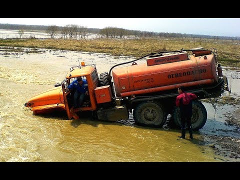 Грузовые машины по бездорожью