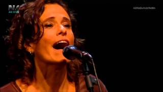 "Fé cega, faca amolada" - Zélia Duncan canta Milton Nascimento