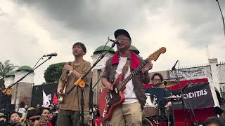 Download lagu Efek Rumah Kaca - Di Udara (Live at Gedung DPR/MPR RI, Jakarta 1/5/2026) mp3 Download lagu Efek Rumah Kaca - Di Udara (Live at Gedung DPR/MPR RI, Jakarta 1/5/2026) mp3