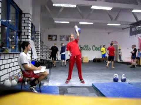 Mateja Legan; 10 min One Arm LongCycle with 20 kg kettlebell