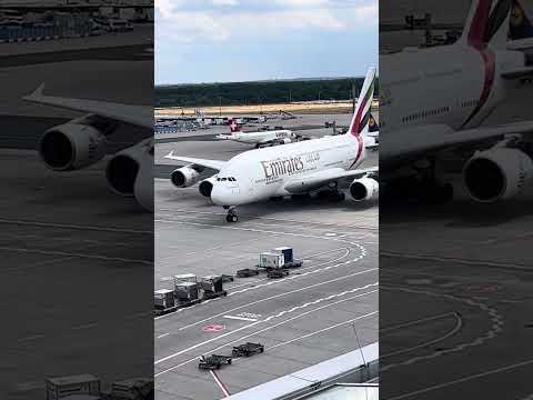 The King A380-800 Rolling to E5 Final Position