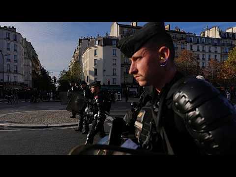 Gasos lacrimògens i focs artificials en protestes estudiantils violentes a París
