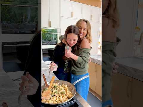 Giada's Cacio e Pepe with Pancetta and Arugula | Giada De Laurentiis