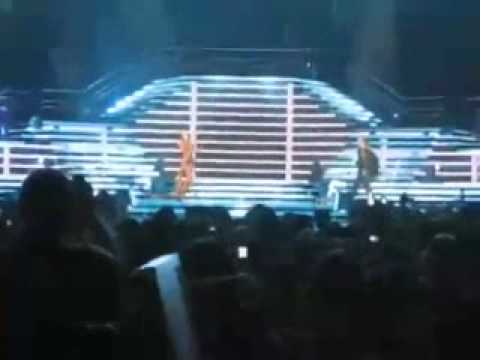 Kylie Minogue Feat. Bono - Kids [Showgirl Homecoming Tour]