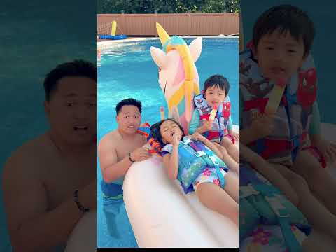 Ice cream prank at the pool 👧🏻❤️😱🤣🏊‍♀️