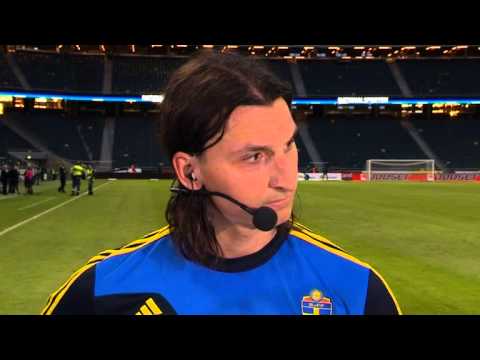 Zlatan Ibrahimovic Kastar bollen på Färöarnas målvakt