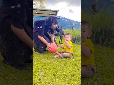 Balikin bolanya peri hitam kasian Zizan 🙏🏻 #shorts #pericantik