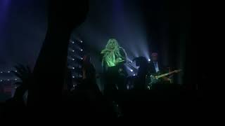 Kesha "Woman" and "Boogie Feet" Live