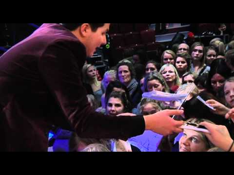 Robins lyckliga hälsning till fansen