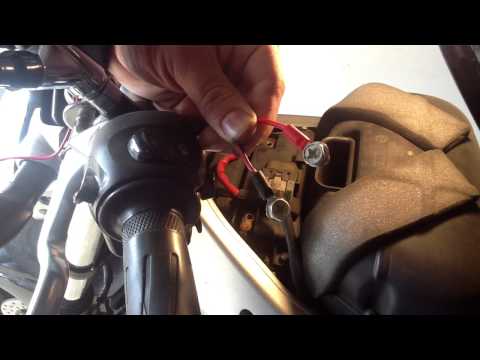 comment demonter batterie xmax