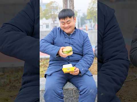 Er Mao made a new hamburger🍔 #funny #comedy