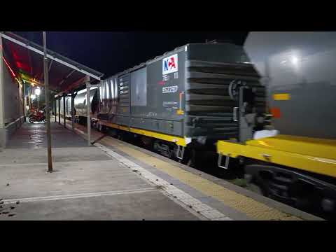 Alco(8261)+ Gr-12(6610) con un Tren Cargado a su paso por "Estación Fernández" en plena medianoche🚂🌃