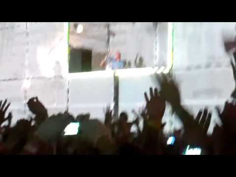 Avicii- Sex On Fire Kings Of Leon Bootleg Live @ Ultra Music Festival 2011