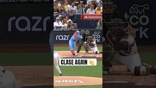 Jonatan Clase gets down low for another Blue Jays blast ???? #MLB #Toronto #BlueJays