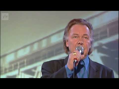 Kari Tapio-Juna kulkee (Estradilla: Kari Tapio)