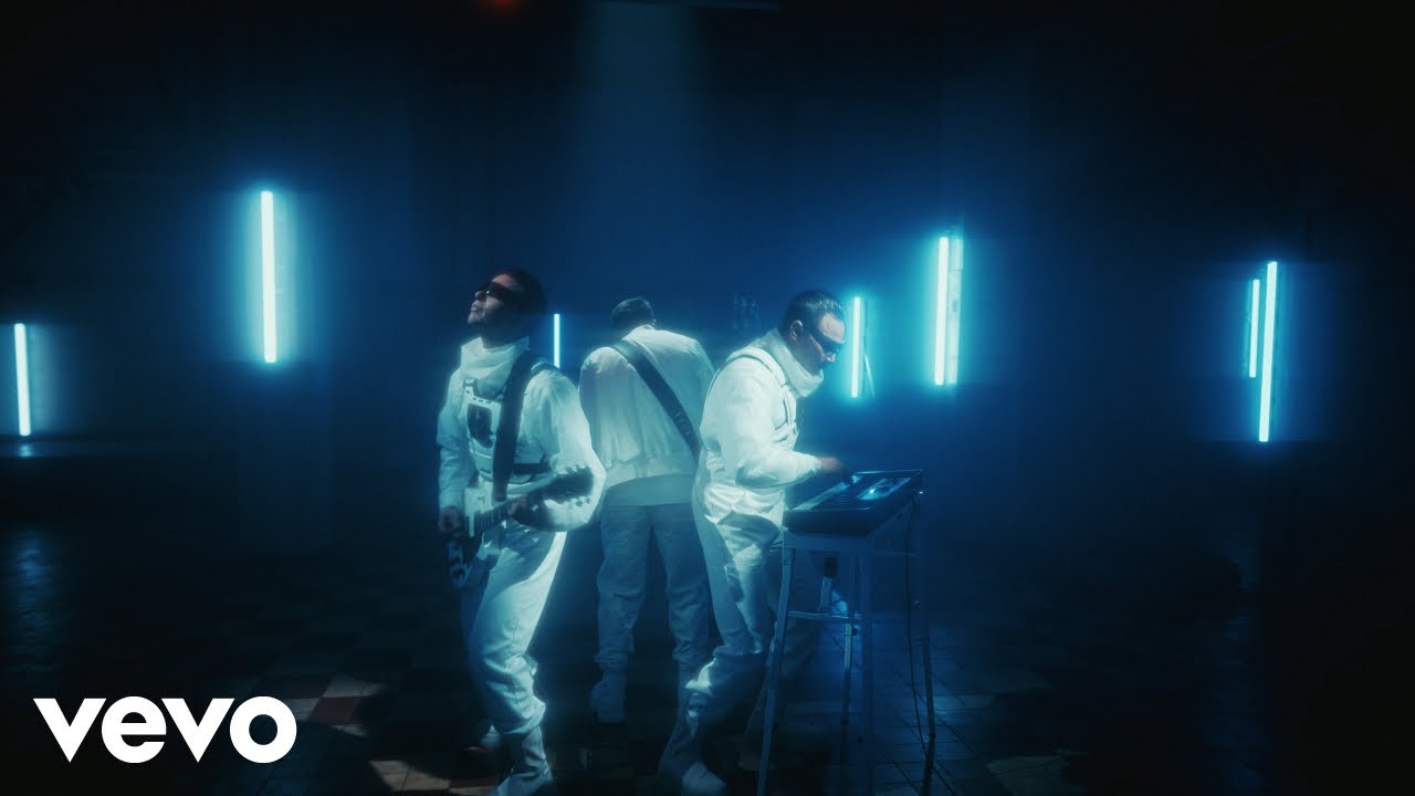 Break up twocolors pascal letoublon. Twocolors 2022. Twocolors break up. Break up twocolors & pascal letoublon перевод песни. Twocolors фото.