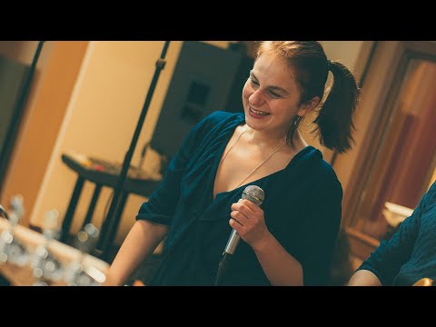 download lagu mp3 mp4 Rita Aguilera, download lagu Rita Aguilera gratis, unduh video klip Rita Aguilera