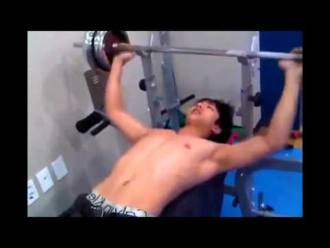 B2AST Lee Gi Kwang doing exercise [HD]