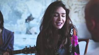 Birce Akalay &amp; Alex / Manidar