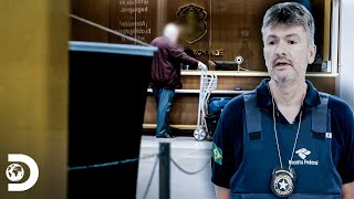 Dois passageiros detidos por comportamento suspeito | Aeroporto - Área Restrita | Discovery Brasil