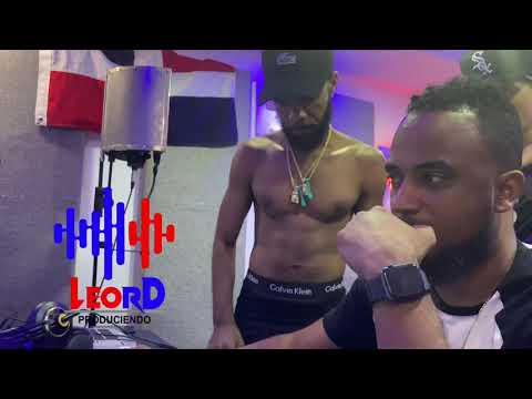 El Shick X Lolo En El Microfono Grabando Su Proximo Tema Lo Que Pasa Cuando Se Graba😃