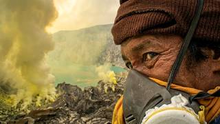 Download lagu Inside Kawah Ijen: the world’s most dangerous mining job | Indonesia mp3