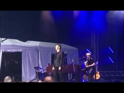 Concert Julien Clerc à la baule son  Arrivée sur scène et standing ovation