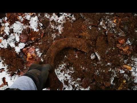 Tresor oder Kampfflugzeug!?!? Beim Sondeln im Wald ausgegraben.