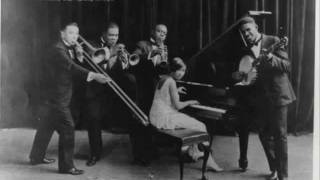 Louis Armstrong and his Hot Five - Heebie Jeebies