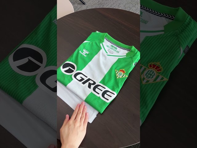 Vídeo relacionado con hummel Real Betis 25/26 Home Junior Short Sleeve T-Shirt 116 cm