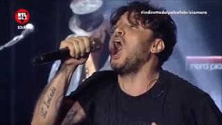 Fabrizio Moro si commuove sulle note di &quot;Pace&quot; - Live dallo stadio Olimpico di Roma 16 giugno 2018