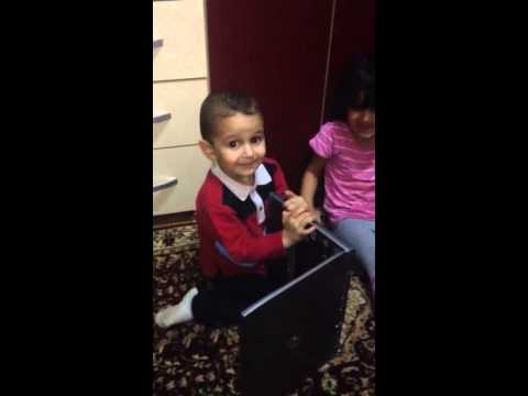 Sara si Matei pe Facebook bataie