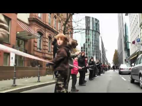 Bankenumzingelung Frankfurt 12.11.11 - filmed by Occupy Frankfurt