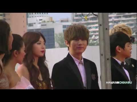 [FANCAM] 111129 MAMA Red Carpet - Hyuna & Beast