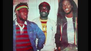 The Mighty Diamonds - Sleepy Heads