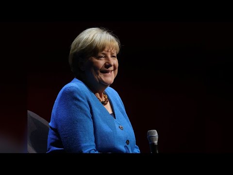 Gut gelaunt hat Angela Merkel ihren ersten großen TV Auftritt seit Amtsende absolviert  Sie sprach a