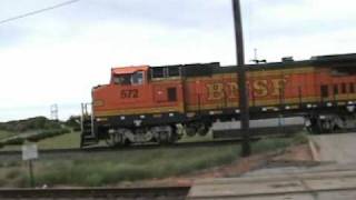 preview picture of video 'BNSF Officer Special at Wichita Falls, TX - 14 May 2008.mpg'